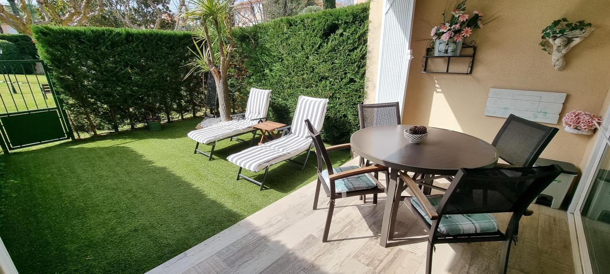 Vidabrava Sagaro Garden, Jardin Privado, Piscina, 150 M Playa Apartment С'Агаро Екстериор снимка